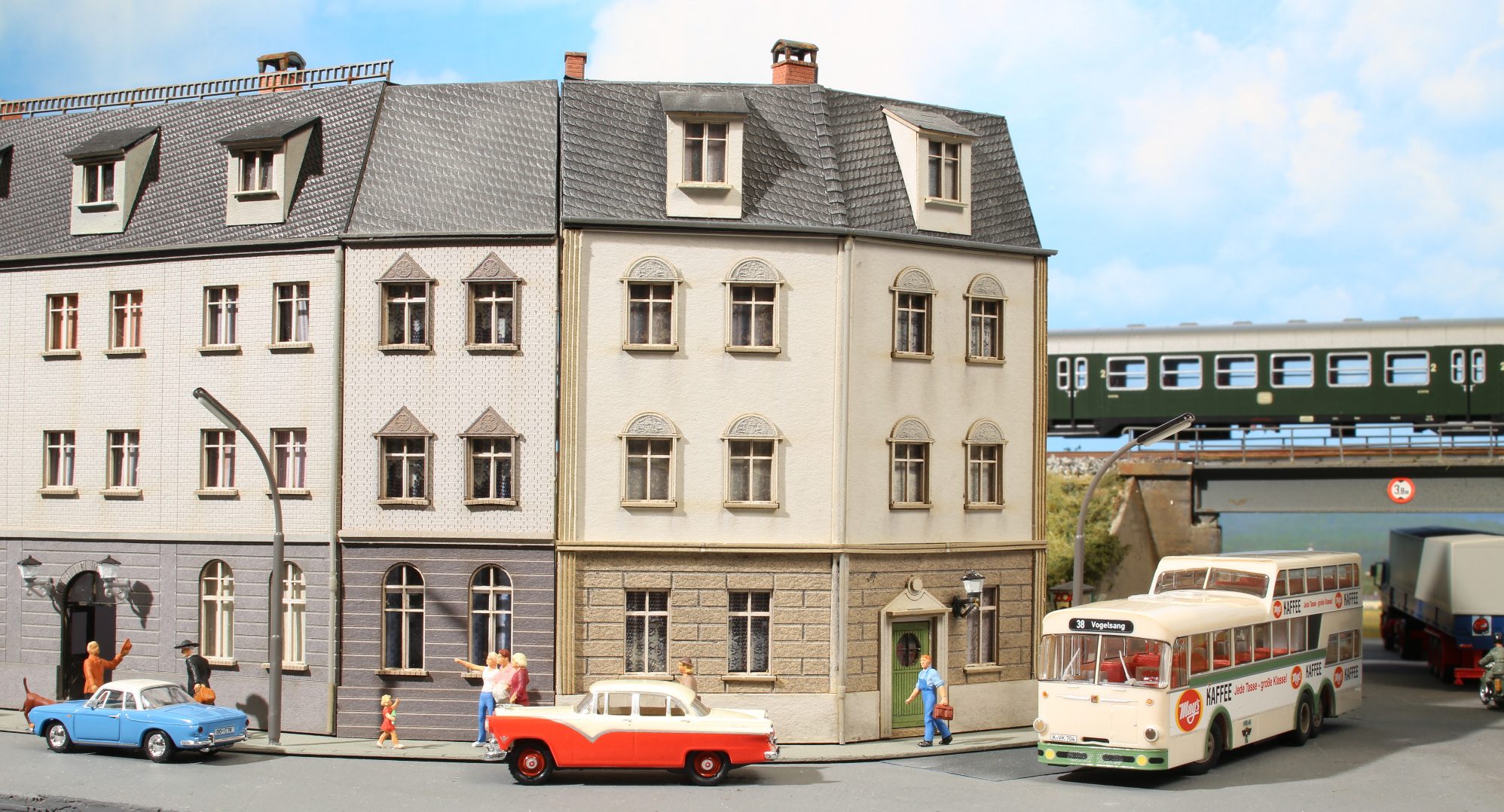 Wir sind ein unabhängiger, neuer Verlag, der die Idee der MAZ mit frischem Elan weiterführt.